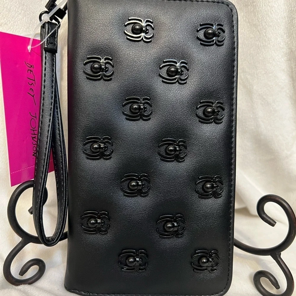 🕷️BETSEY JOHNSON ZIP AROUND SPIDER WRISTLET/WALLET🕷️NWT